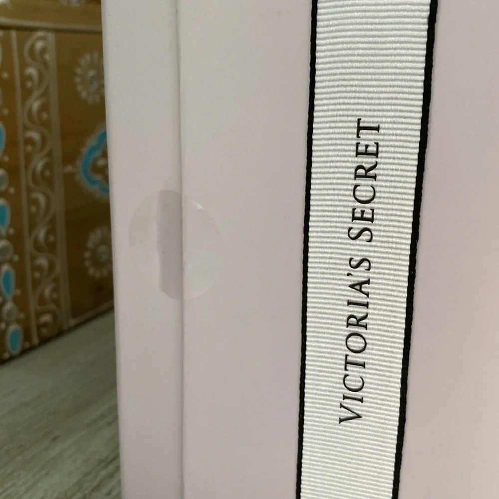 Victoria’s Secret Natural Beauty Body Care Ritual Lavender & Vanilla - Picture 4 of 5